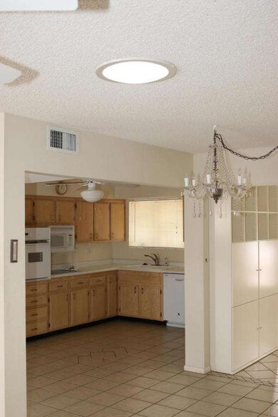 9221 N Balboa Dr, Sun City, AZ 85351 - photo 7