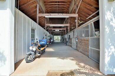 Barn has 6 Stables
