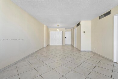 Aquasol unit 8R, Miami Beach, FL 33141 - photo 5