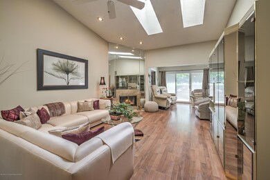 005_LIVING ROOM