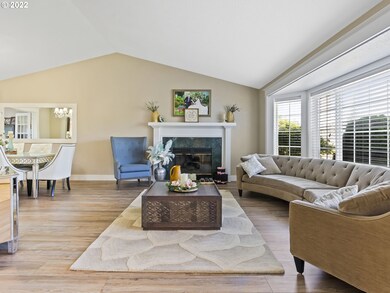 Living Room/Entrance