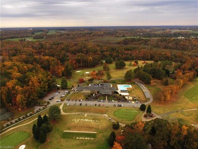 L437 Broadmoor Dr, Statesville, NC 28625 - photo 5