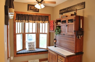 1928 Franklin St, Cedar Falls, IA 50613 - photo 5