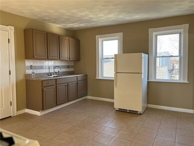 5 Ryan Ave unit 3, Bristol, RI 02809 - photo 2