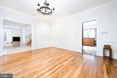 5825 Mossrock Dr, Rockville, MD 20852 - photo 7