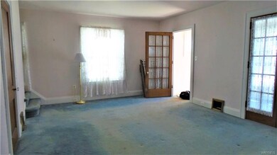 enter through tiled foyer, step into the 22x14 liv