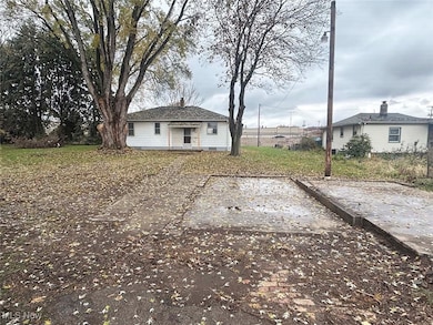 109 1/2 Roosevelt St, Minerva, OH 44657 - photo 4