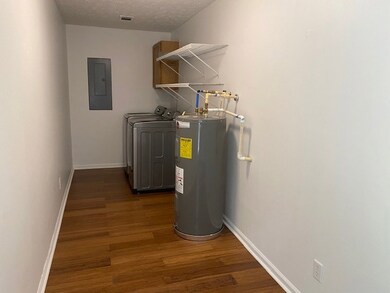ENORMOUS LAUNDRY ROOM