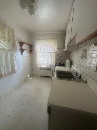 131-66 234th St unit Lower, Rosedale, NY 11422 - photo 4