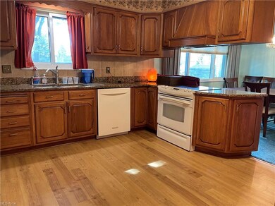 Updated Kitchen w/Granite Counters