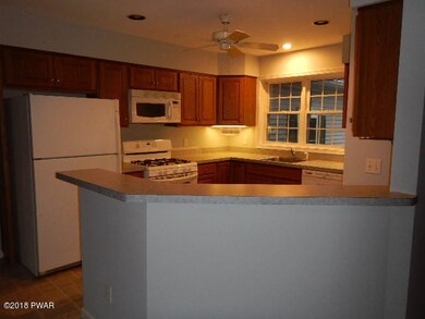 804 Waxwing Ct, Blooming Grove Township, PA 18428 - photo 5