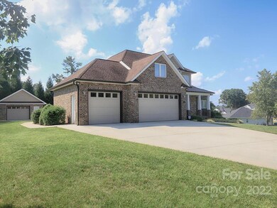 304 Macon Dr, Statesville, NC 28625 - photo 5