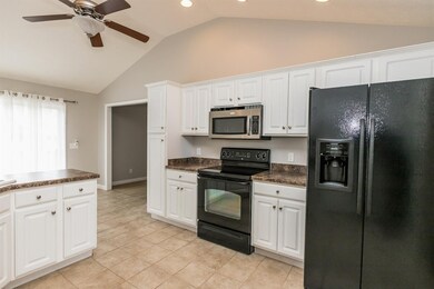 409 Donovan Cir, Harrodsburg, KY 40330 - photo 4