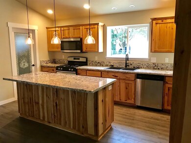 234 SW High St, Grants Pass, OR 97526 - photo 2