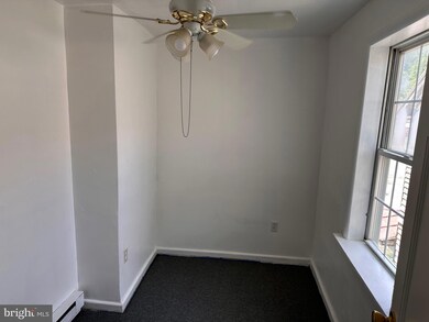 292 N Washington St unit 202, Berkeley Springs, WV 25411 - photo 6