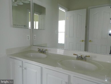 13308 Scotch Run Ct, Centreville, VA 20120 - photo 2