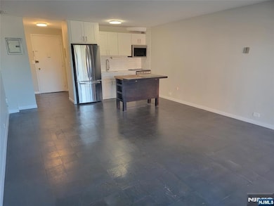 Marlboro House unit 206, Ridgefield Park, NJ 07660 - photo 2
