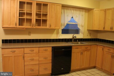 12614 Milburn Ln, Bowie, MD 20715 - photo 3