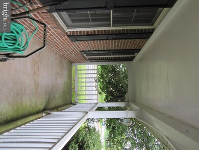 13565 Smallwood Ln, Chantilly, VA 20151 - photo 2