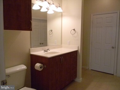 12945 Centre Park Cir unit 101, Herndon, VA 20171 - photo 5