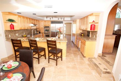 Updated kitchen, eat in breakfast nook