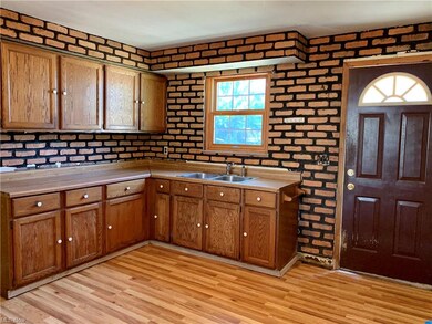 5459 E Lake Rd, Sheffield Lake, OH 44054 - photo 3