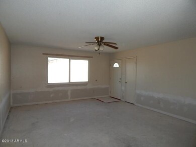 023-341421 Living Room