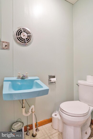 209 1/2 Park St, Waynesboro, PA 17268 - photo 7