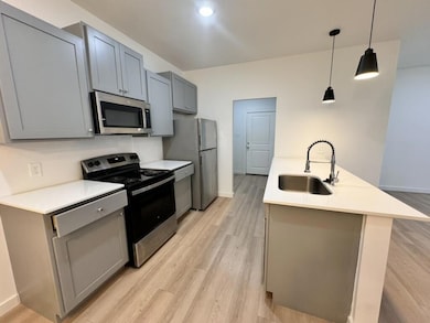 5533 Itasca Unit A kitchen