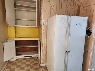 1330 N Ledlie Ave, Springfield, IL 62702 - photo 7