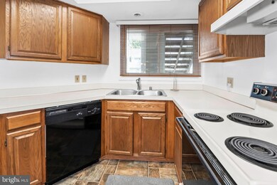 204 Michelle Ct unit 100, Newark, DE 19711 - photo 6