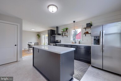 539 Laudermilch Rd, Hershey, PA 17033 - photo 2