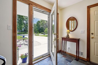 4200 Winchester Ct, Minnetonka, MN 55345 - photo 3