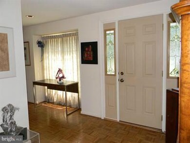 9417 Copenhaver Dr, Potomac, MD 20854 - photo 4