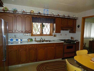 665 Diamond Ave, Indiana, PA 15701 - photo 2