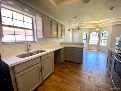 519 Tulip Cir, Alamo, TX 78516 - photo 4