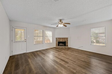 9200 Seven Oaks Ln, Denton, TX 76210 - photo 3