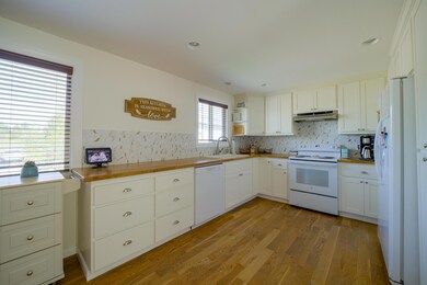 3698 NW Helmholtz Way, Redmond, OR 97756 - photo 6