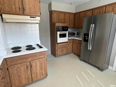 2325 W 43rd St, Davenport, IA 52806 - photo 7