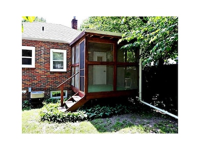 3-Seasons Porch/Room. Sleeping Porch Off of One Be