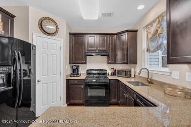 219 Chickadee Ct unit 1000, Freehold, NJ 07728 - photo 5