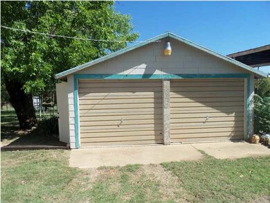 Garage 3010 North 8th, Arkansas City, Kansas