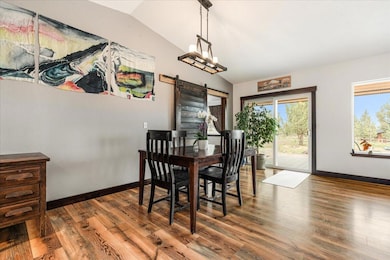 13-21170 Limestone Ave-10