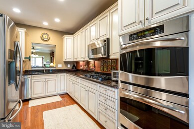 8419 Stargazer Lily Ct, Lorton, VA 22079 - photo 7