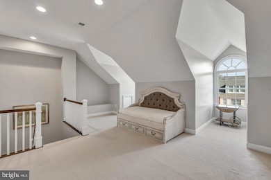 10667 Yorktown Ct, Fairfax, VA 22030 - photo 5