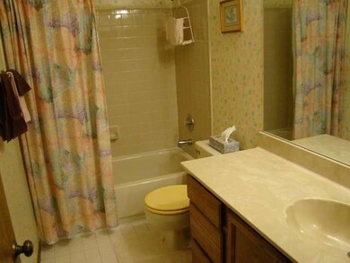 1750 Charles Ave, Algonquin, IL 60102 - photo 3