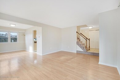 43 Concord Cir Howell NJ 07731-large-019