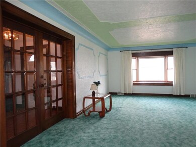 Very spacious and elegant living room measures 24x