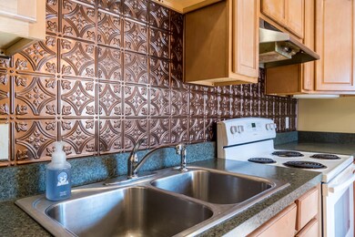 15-Kitchen (3 of 5)