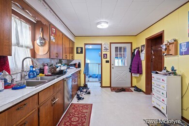 415 S Franklin St, Greenville, MI 48838 - photo 4